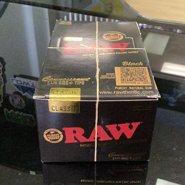 Raw Classic Black 1 1/4 size and Tips